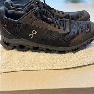 On Running Men's Black and Gray Athletic Shoes